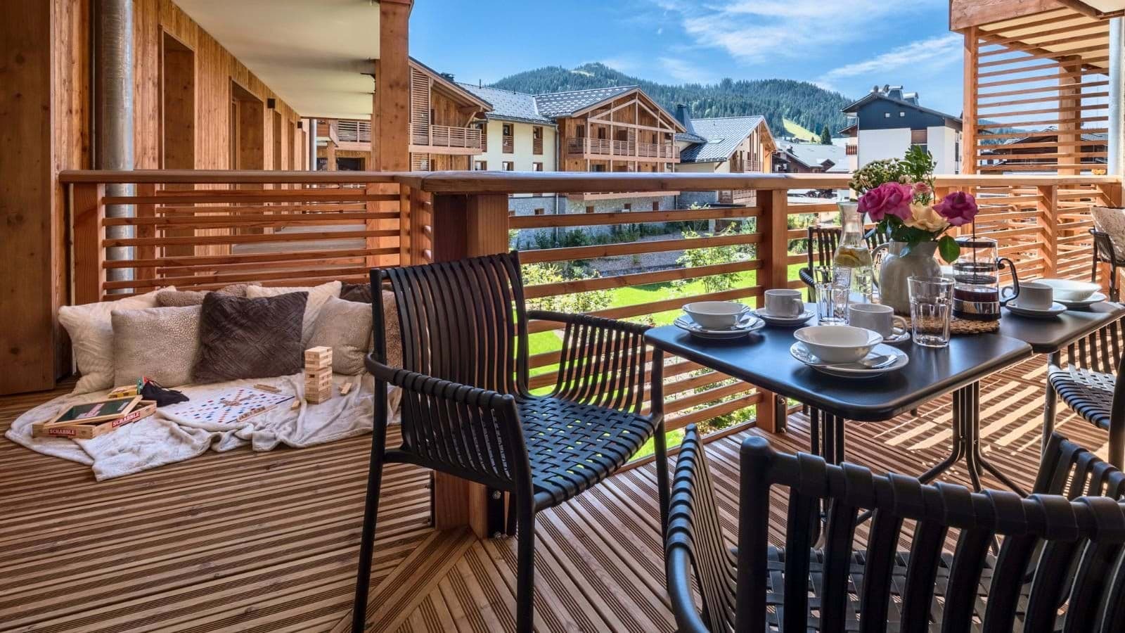 Covered balcony with dining table for 4 and mountain views