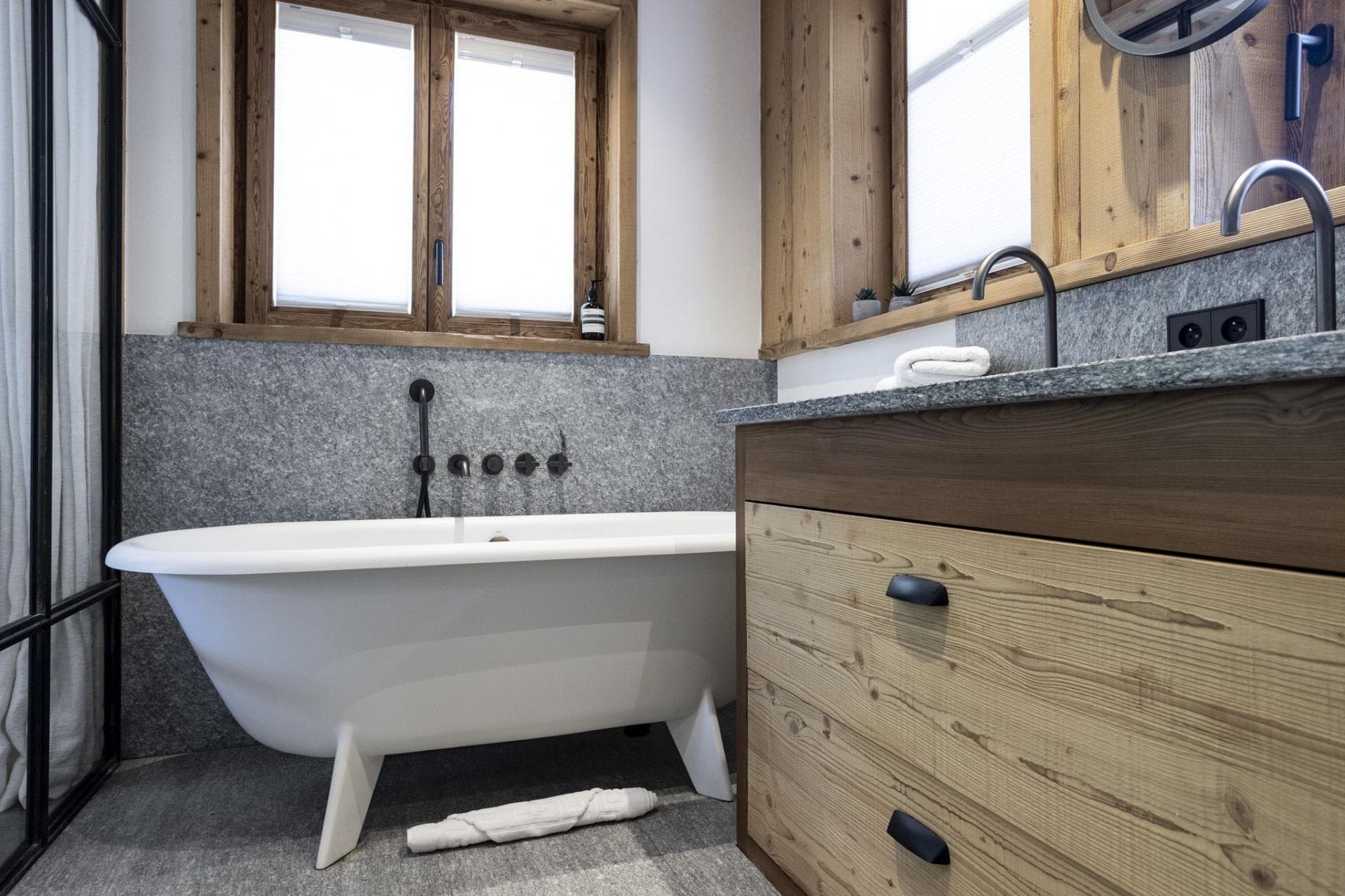 Bathroom with dual vanity and freestanding soaking tub
