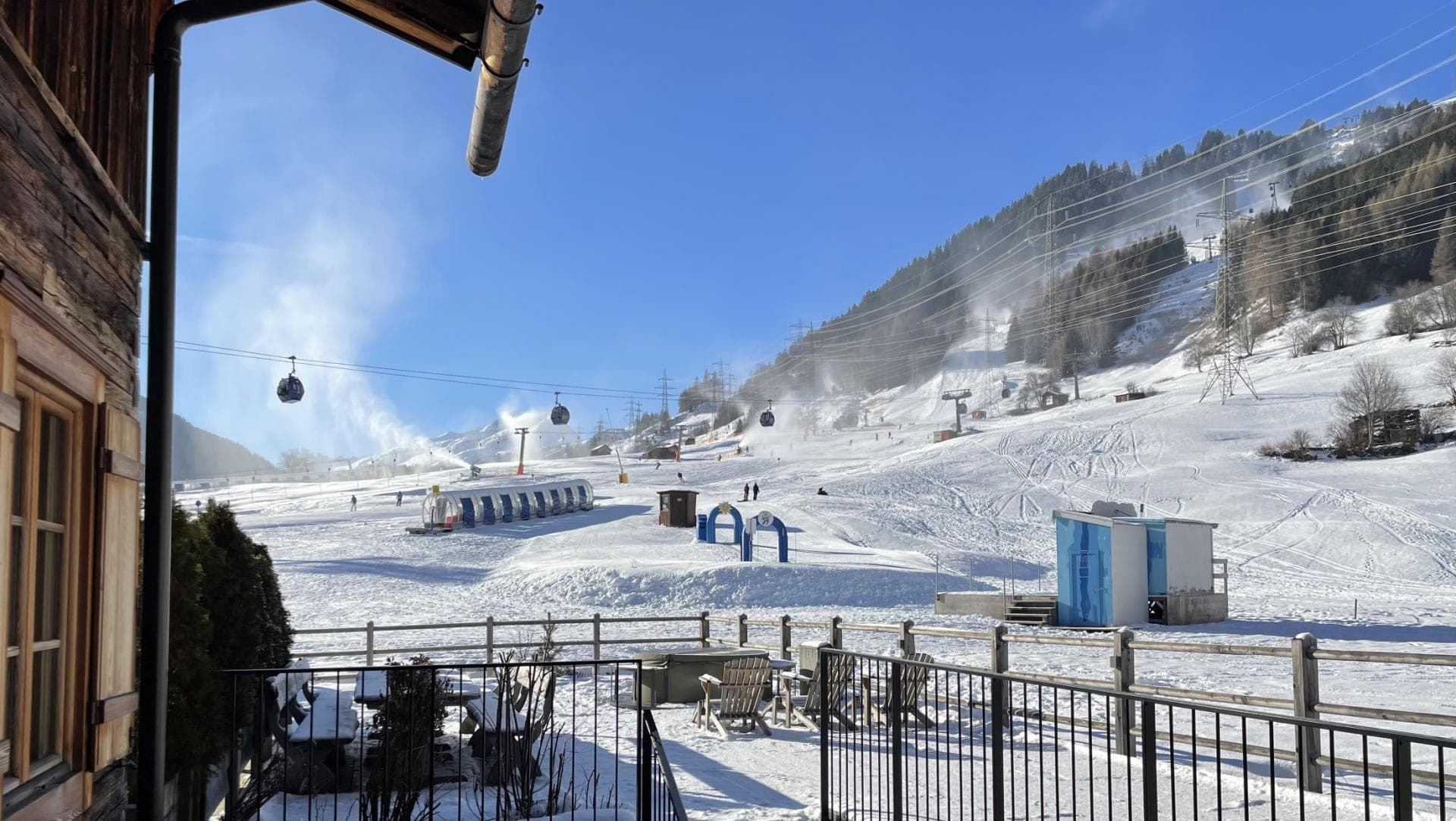 Private terrace overlooking the gondola with direct access to beginner slopes