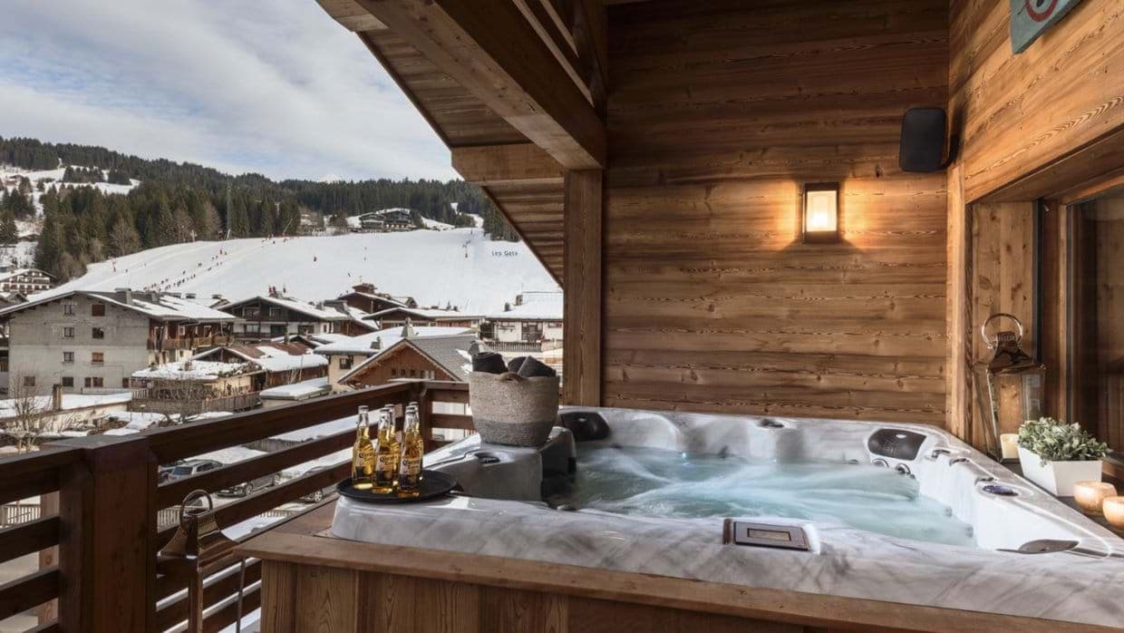Covered balcony hot tub with Les Gets ski slope views