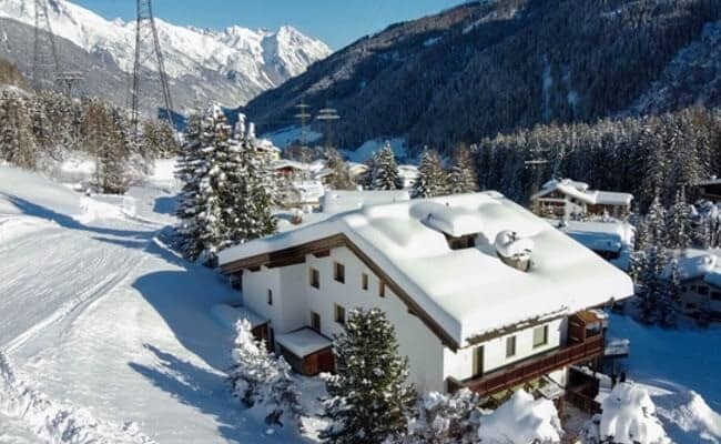Ski-in, ski-out chalet with direct access to groomed mountain trails